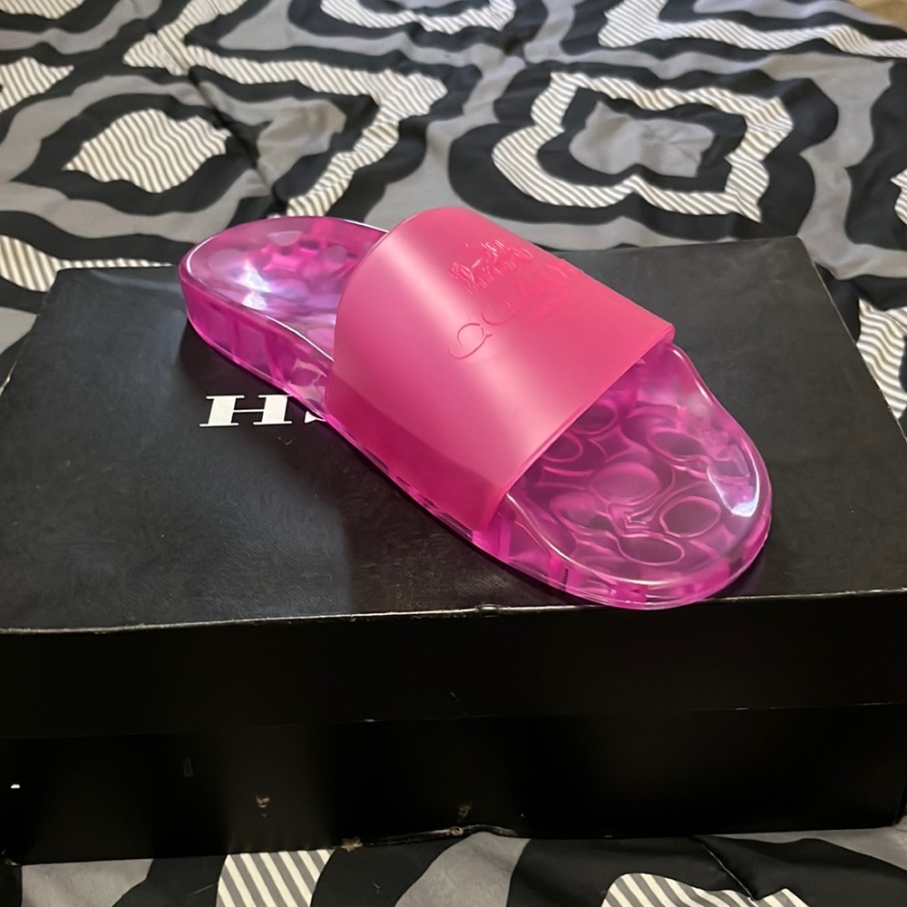 Women coach slippers size 8 Women